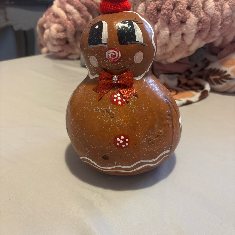 Gingerbread Figurine Décor - Brown with Red Accents